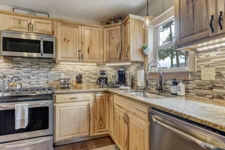 Cabin~Views~Heart Of Town~W&D~Fireplace~Kitchen Woodland Park Eksteriør billede